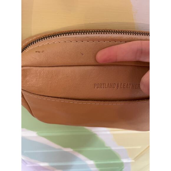 Portland Leather Goods Cream Crossbody Bag Small Zip Top Adjustable Strap - Picture 6 of 16